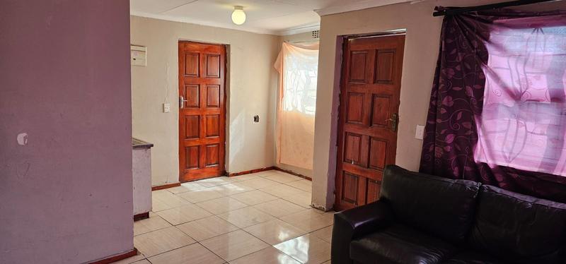 2 Bedroom Property for Sale in Ilitha Park Western Cape